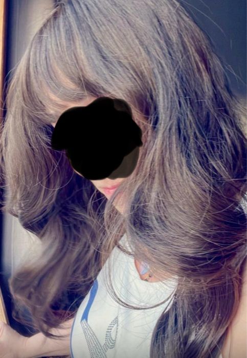 Cabeleira postiça castanha comprida