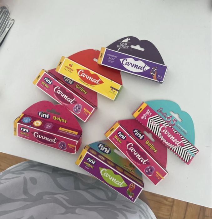 Carmed gloss de varios sabores