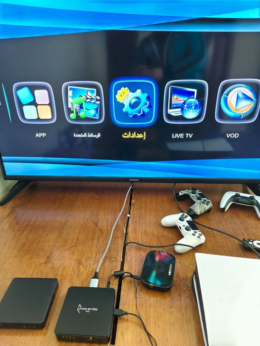Медіаплеєри та приставки: Apple TV 2/3, Fox Star IP50 (Без пультів)