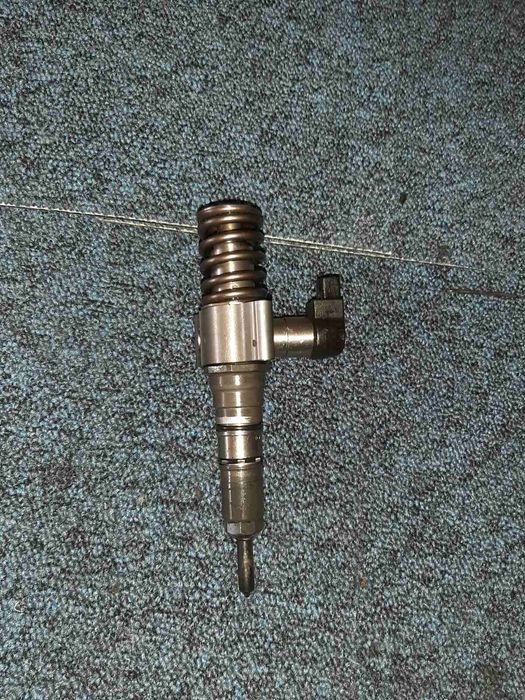 Насос форсунки Audi VW Skoda 2.0 TDI