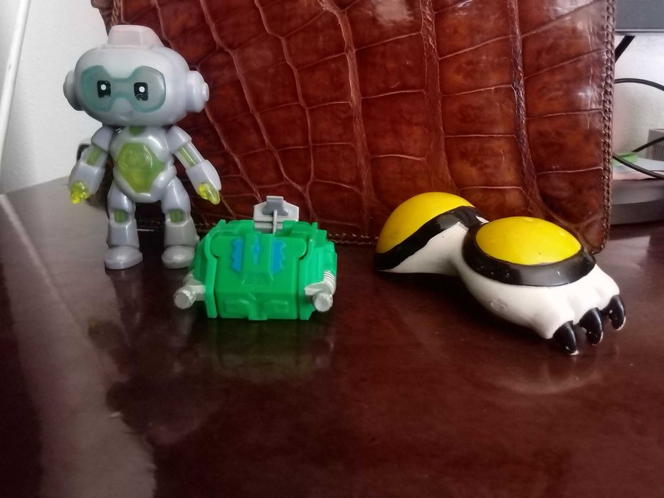 Conjunto Bonecos miniatura plástico Mcdonald'toys  e raro tigre Vitaly