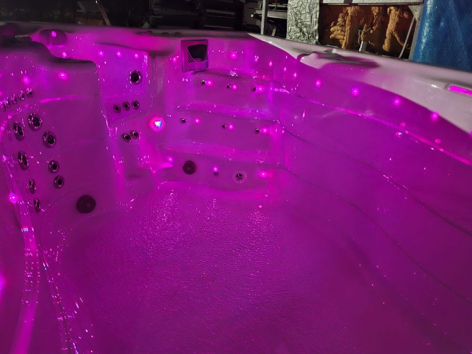 Jacuzzi swim spa