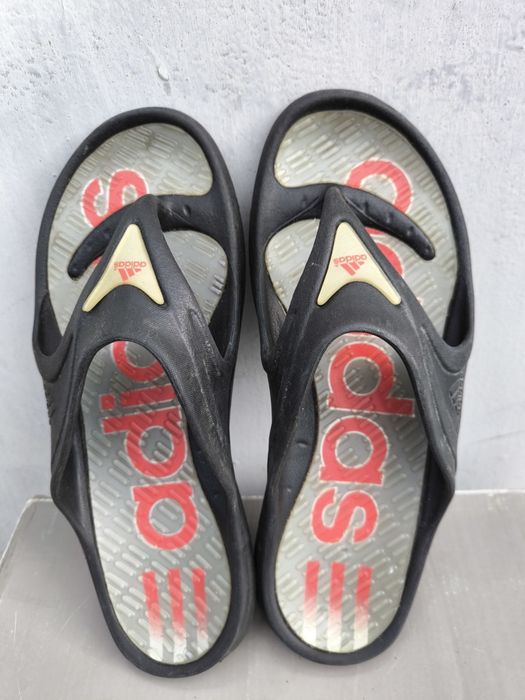 Шльопанці фірми Adidas