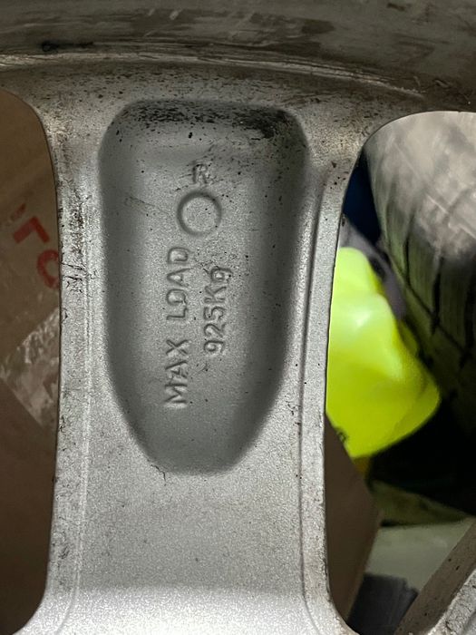 Продам оригинальные диски Range Rover R20