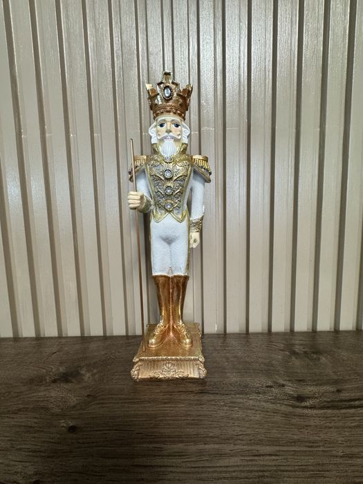 Керамічна фігурка в образі Лускунчика