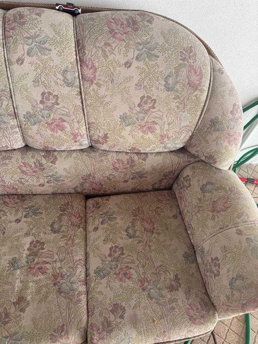 Sofá de três lugares