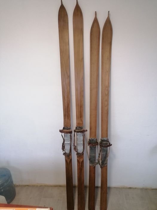 Stare narty zabytkowe