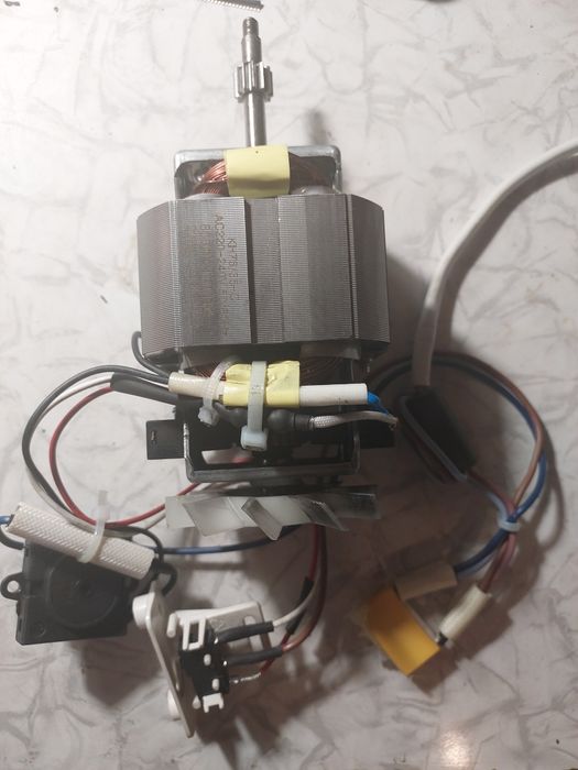 Двигун (мотор) кухонного комбайна Gorenje.