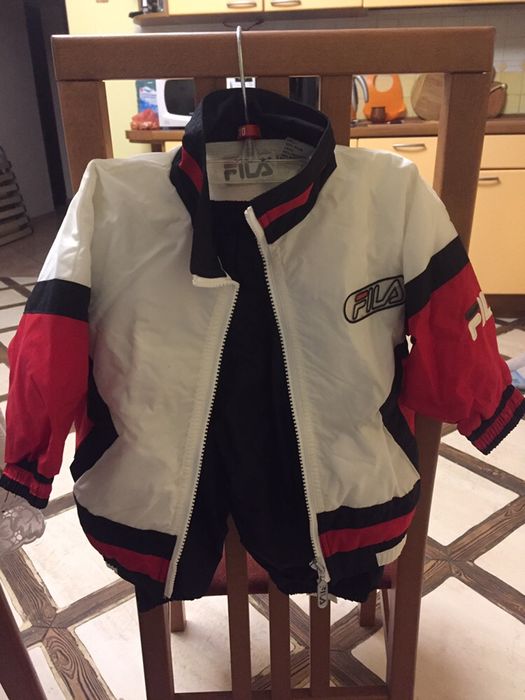 Продаю детский спортивный костюм Fila