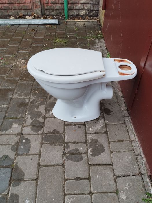 Продам унітаз без бачка