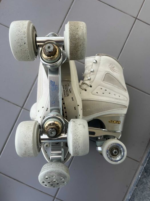 Patins de patinagem artística