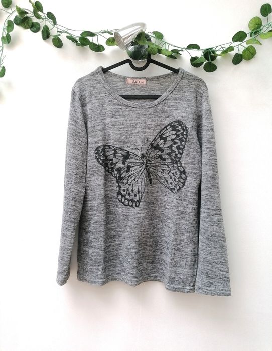 Camisola Cinzenta com Borboleta