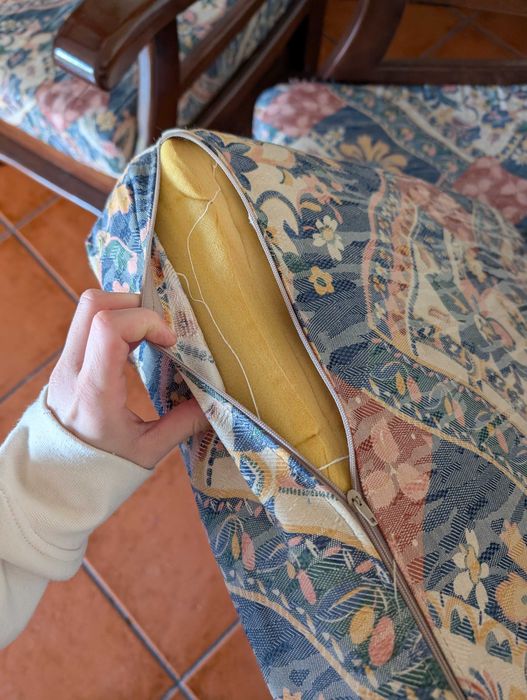 Conjunto sofá 3 lugares + 2 poltronas