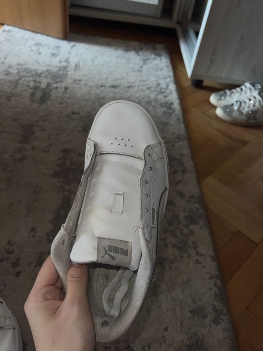 Кросівки Puma.