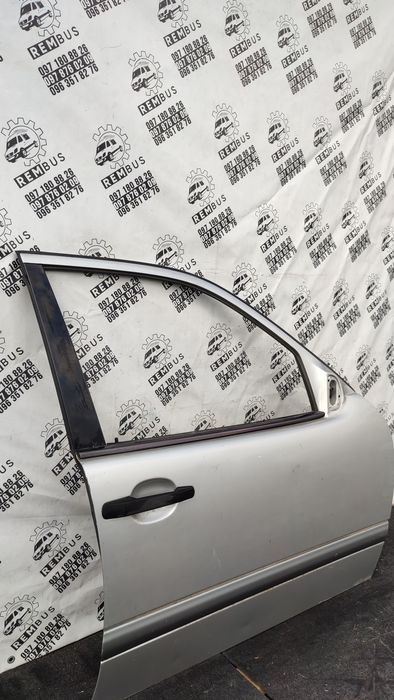 Дверка передня права MB C-class w202