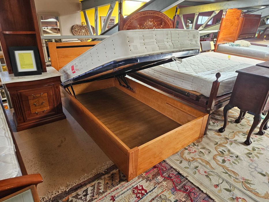 Cama de solteiro com arrumação, estrado e colchão -