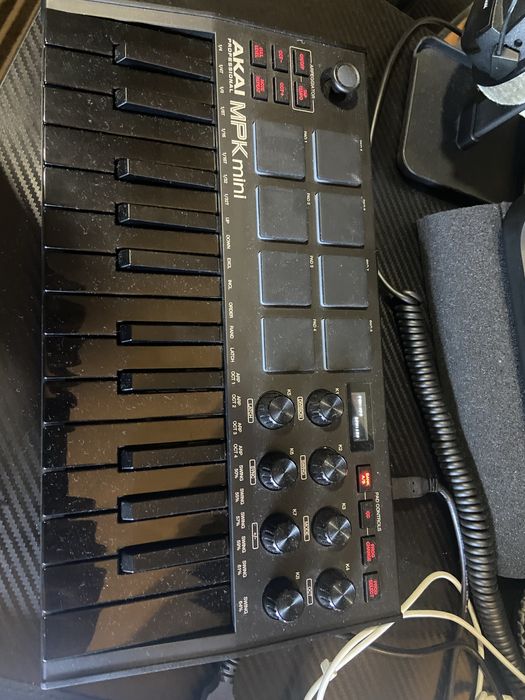 AKAI Professional MPK mini MK3 Versão Black