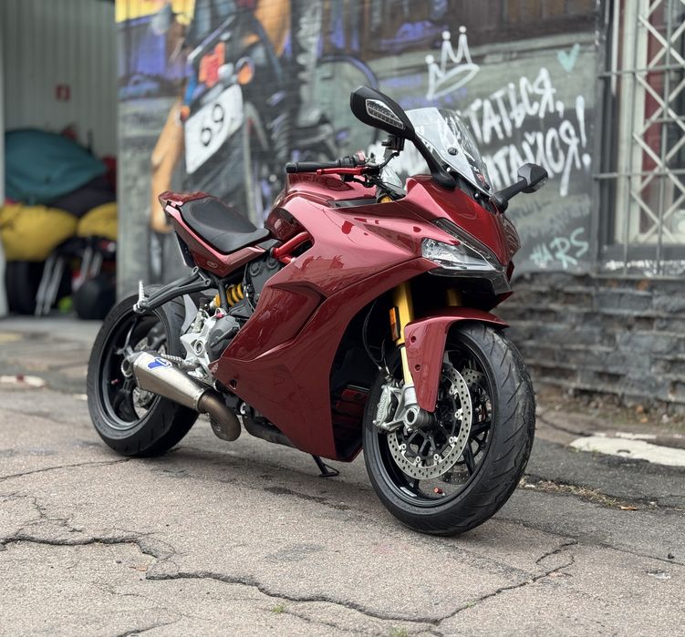 Мотоцикл Ducati SuperSport 2017 рік