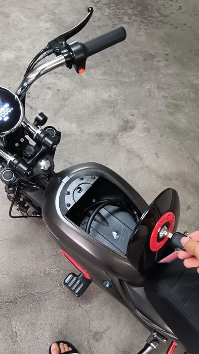 Moto elétrica com 2000 wats e chega a 55 km/h
