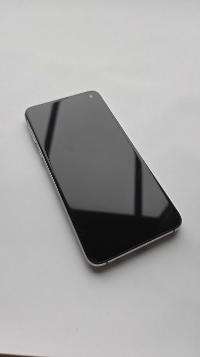 Galaxy S10e perłowy