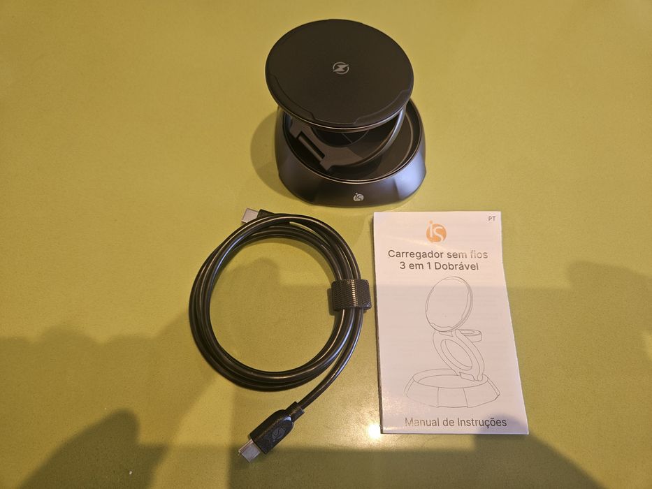 Carregamento sem fios três em um