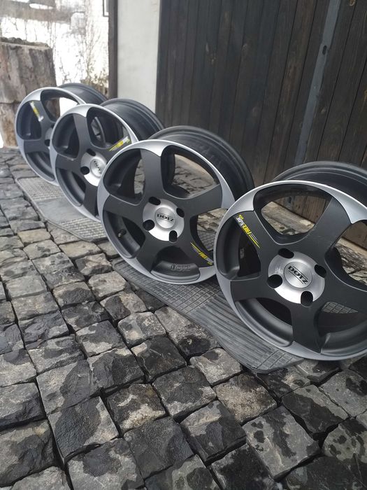 Автомобільні диски.
