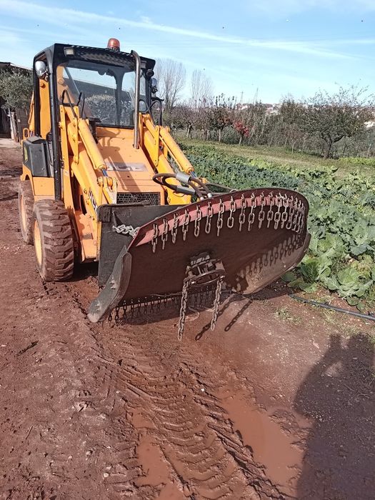 Vendo capinadeira para mini retroescavadeira ou Bobcat a óleo