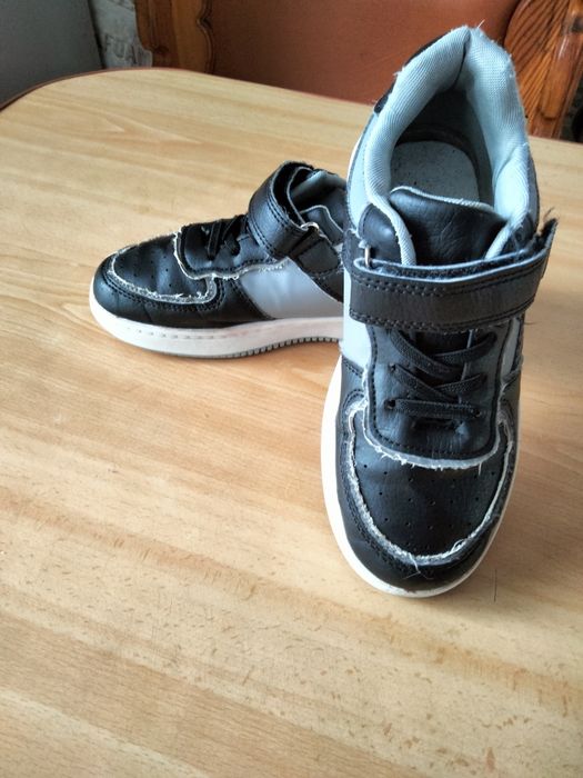 Продам кроссовки