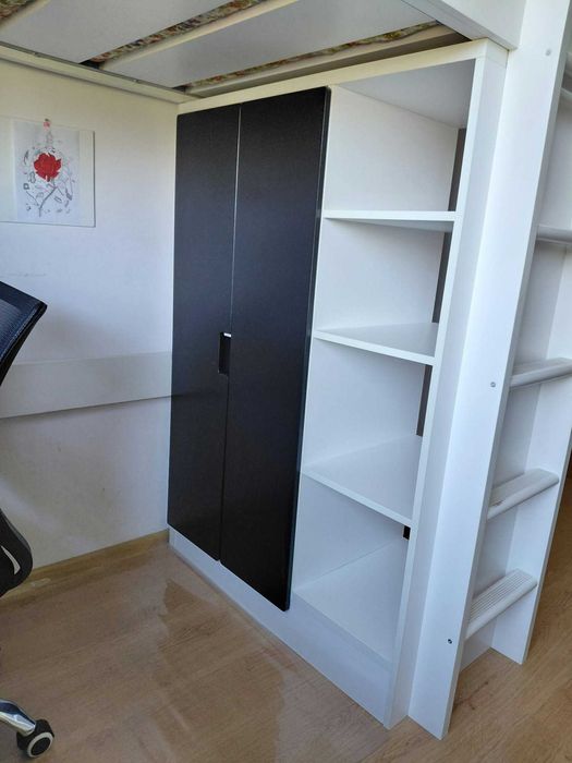 Białe łóżko młodzieżowe na antresoli + materac + krzesło