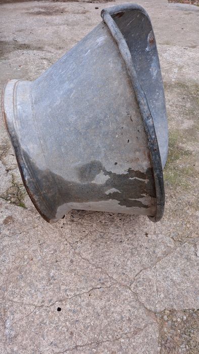 Banheira antiga para decoração