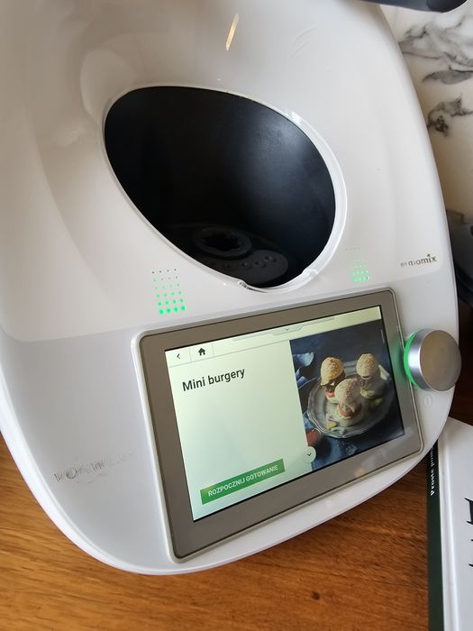 Thermomix TM 6 z akcesoriami i książkami
