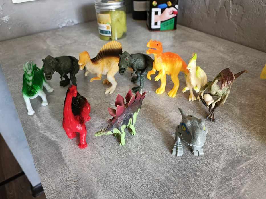 Лот  іграшок динозаврів