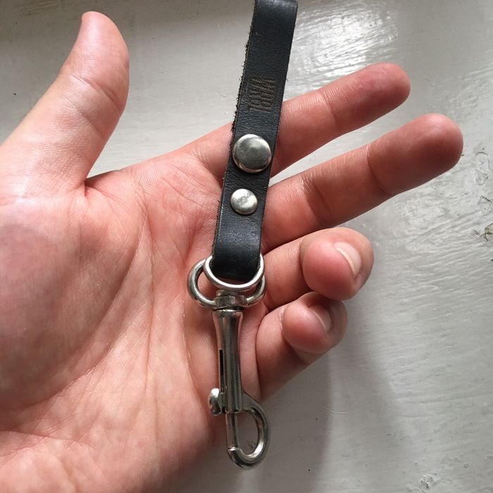 Кожаный брелок для ключей бренда We Are Able