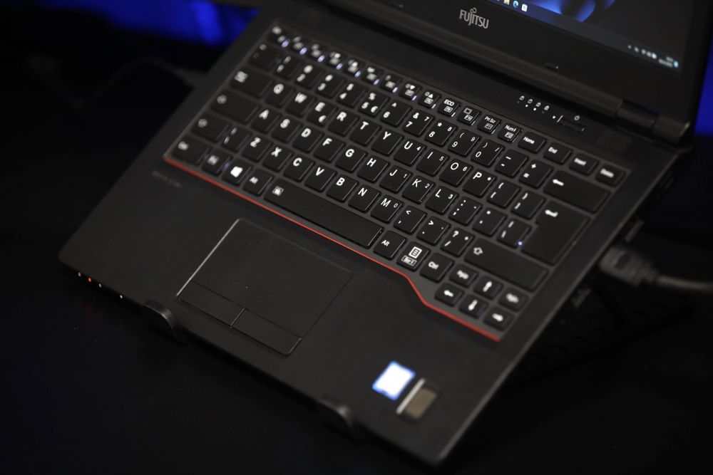 Fujitsu E549 i7, 16GB RAM, 512 GB M.2 NVMe, Win11 PRO