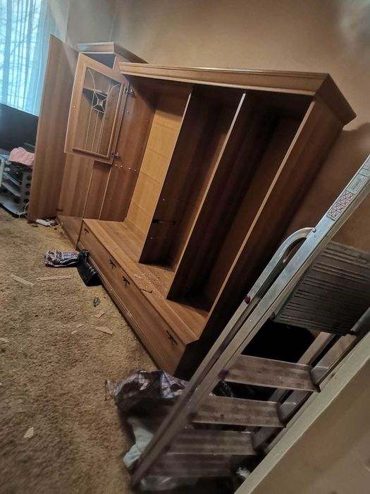 Opróżnianie piwnic strychów mieszkań Wywóz gruzu Wywóz mebli