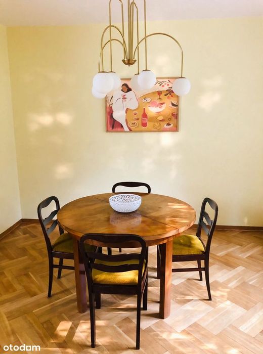 Przestronny dom z ogrodem 5 min. spacerem od metra Stokłosy.