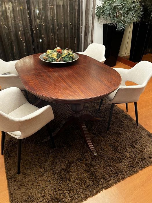 Mesa em Mogno Extensível