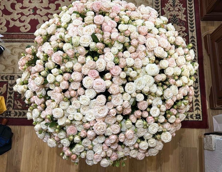 Великі букети троянд