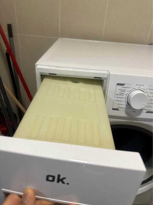 MÁQUINA DE SECAR ROUPA – A FUNCIONAR