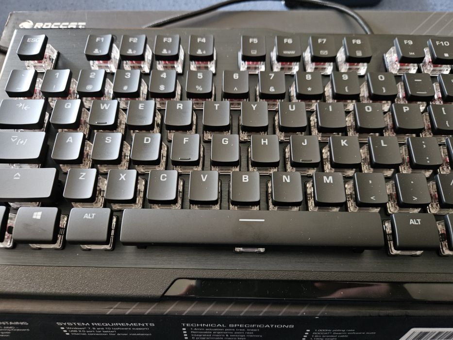 Roccat Vulcan  121 Aimo  Titan Switch Linear