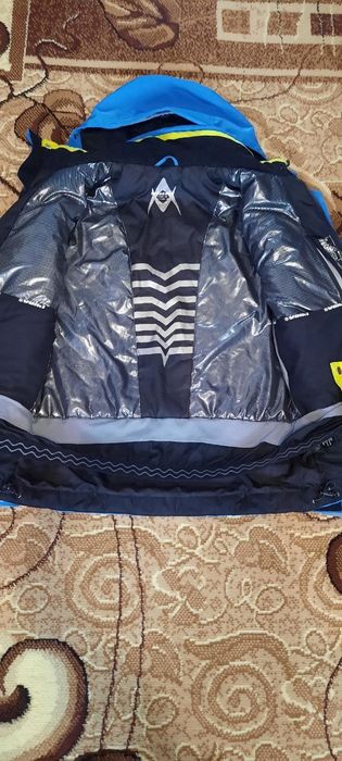 Курточка чоловіча