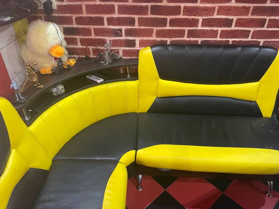 Продается кухонный уголок под перетяжку