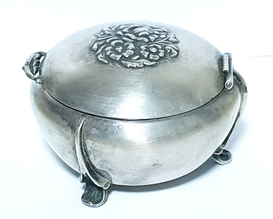 Lindo antigo guarda joias em prata contrastada