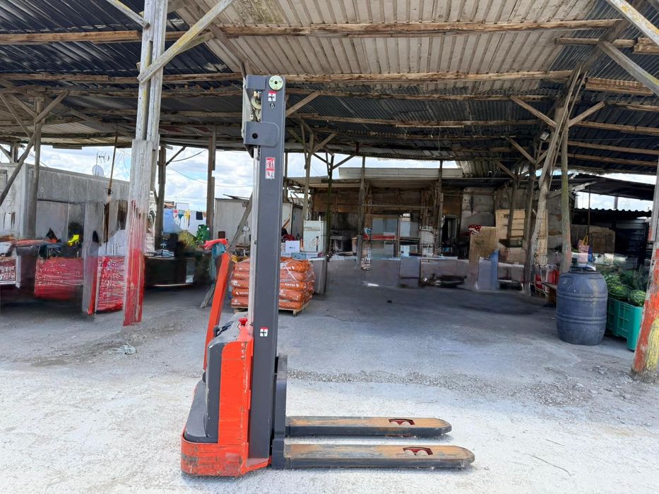 Stacker linde l 10