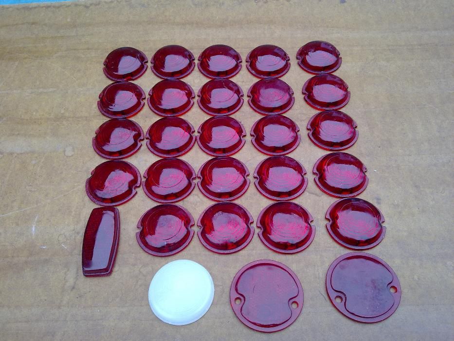 Стекло заднего фонаря .