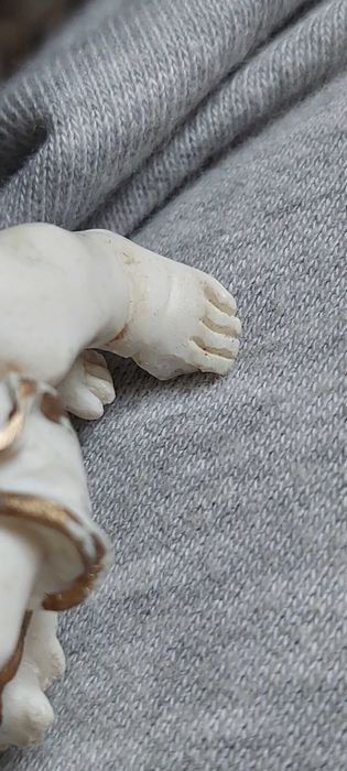 Вінтажна фігурка янголятка (путто) з resin | Колір слонова кістка