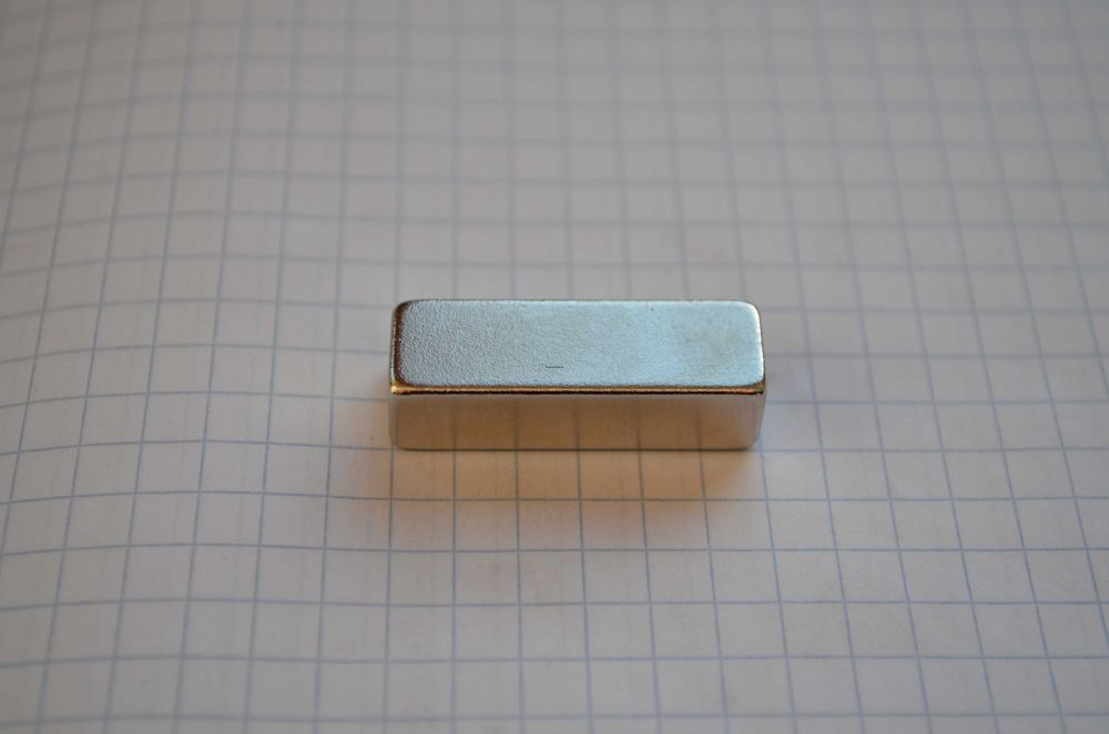 Magnes 30x10x8 N40H magnesy neodymowe do wysokiej temperatury