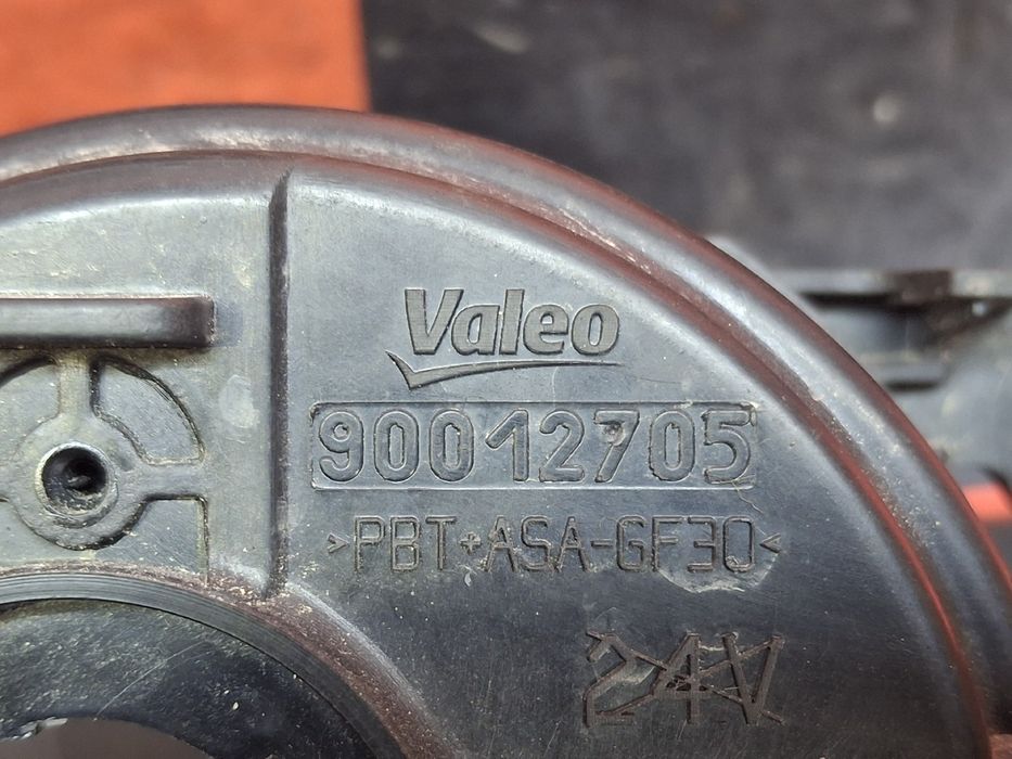 Farol nevoeiro frente direito RENAULT Trafic III (FG_)