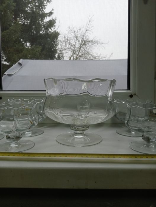 Zestaw szklanych pucharów deserowych