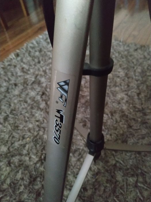 Statyw  C3570 . Zapraszam